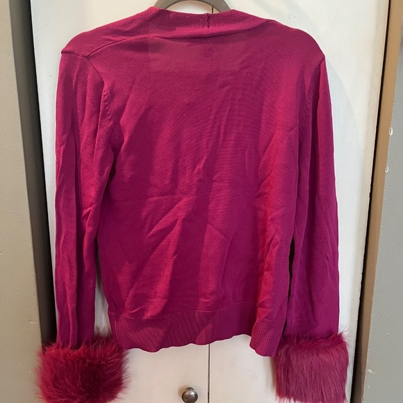 Adrienne Landau NWT Wrap Faux Fur Removable Cuff Sangria Long Sleeve Top Size M - Picture 3 of 5